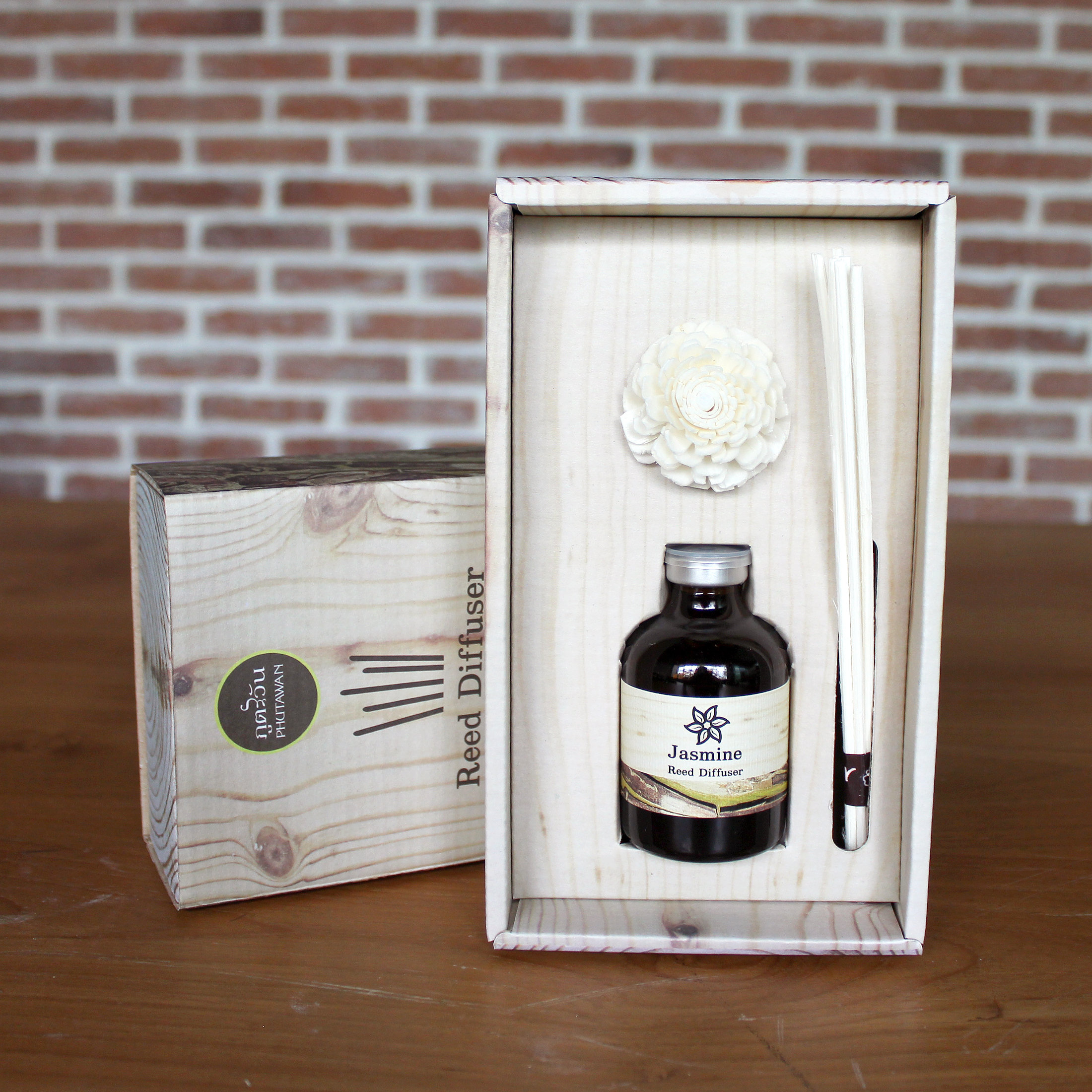 Ароматический диффузор с палочками из Тайланда Жасмин PHUTAWAN Reed Diffuser Jasmine 50 мл.ТАЙ